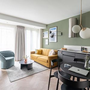 Large 1 Bedroom Apartment Sofa Bed